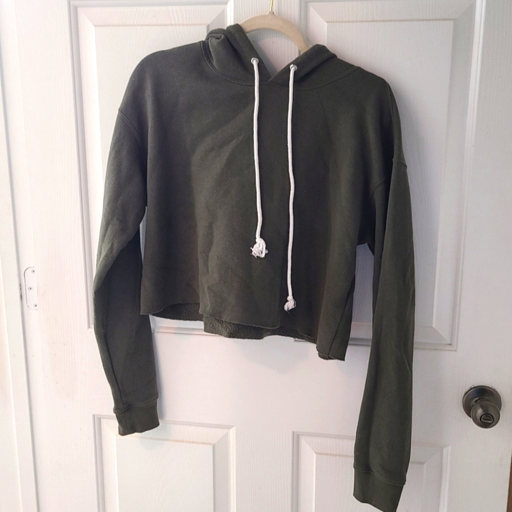 Wild Fable cropped Sweatshirt Medium